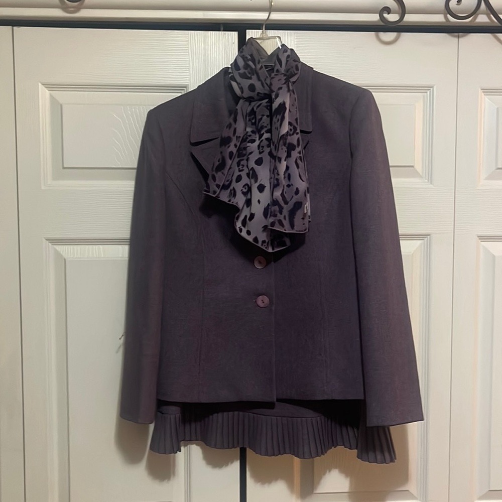 2-piece fully lined single breasted suit